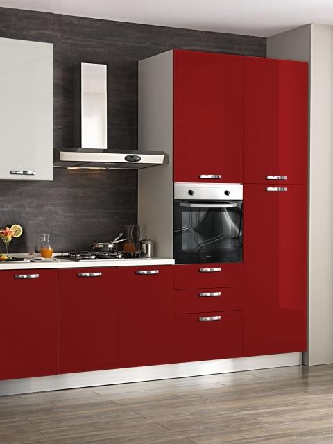 <h2>Descrizione Prodotto</h2><p>		
		Cucina Lineare L300 H238<br>
Cucina moderna compresa di elettrodomestici in classe A+</p><p><strong><em>Descrizione Tecnica</em></strong><br>
Struttura vari colori a scelta<br>
Frontali colonne e basi vari colori a scelta</p><p>Pensili colori a scelta<br>
Cappa Inox aperta come da foto <br>
Top colori a scelta</p><p><strong><em>Elettrodomestici compresi</em></strong></p><p>Frigo 230 litri<br>
Forno 60 elettrico/ventilato<br>
Piano cottura 4 fuochi con accensione elettrica  e valvole di sicurezza<br>
lavello da 90 vasca singolo con sgocciolatoio.</p><p>La cucina è reversibile può essere montata da destra verso sinistra e viceversa</p>